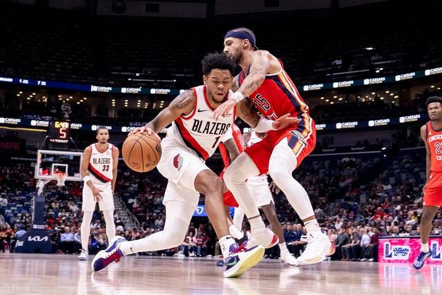 库里缺阵戴维斯12+10 勇士大胜活塞豪取4连胜