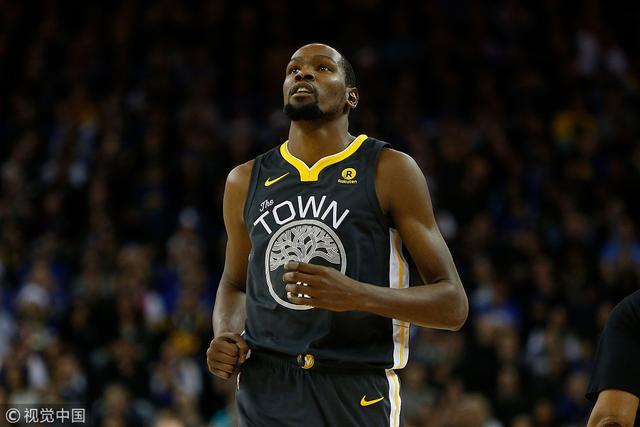 累坏了！杜兰特左小腿拉伤 至少伤停两周时间