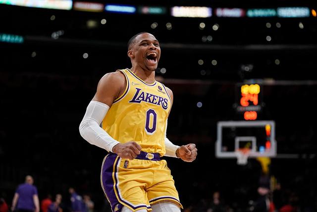 胡明轩21分广东加时胜北控 周琦15+10徐杰15分